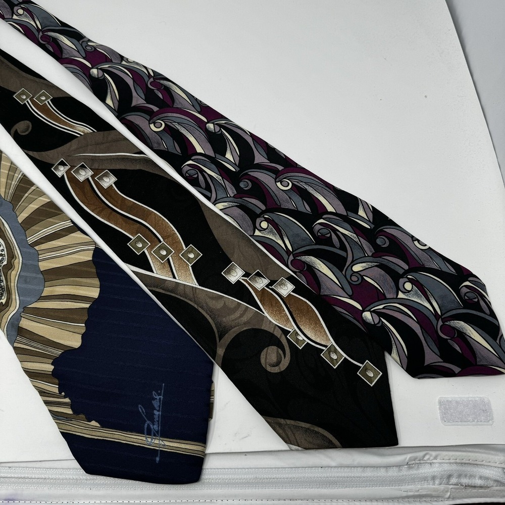 Men's Ties 3 (1) Silk, (1) Polyester, (1) Unknown Fabric